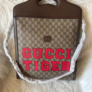 Gucci GG Supreme Tote Bag – PVC Coated Canvas & Leather – Beige